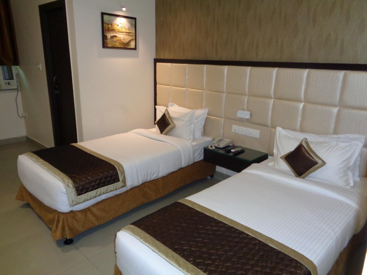 The Avr Hotels & Banquets Patna  Ngoại thất bức ảnh